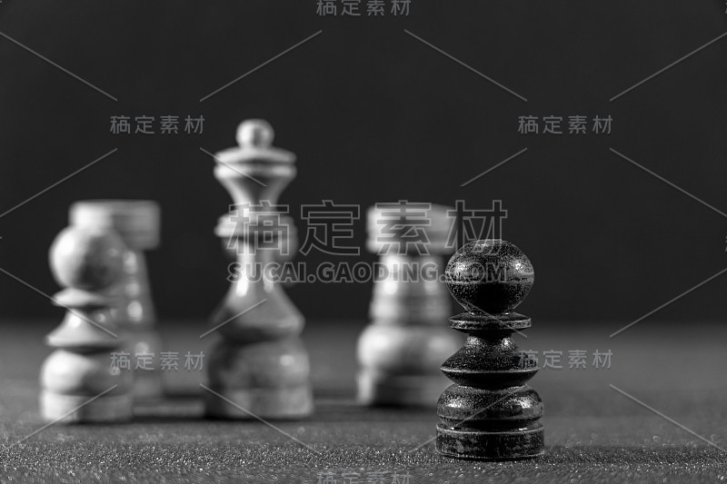 游戏棋盘上棋子的图像黑白风格