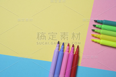 不同颜色的毛毡笔