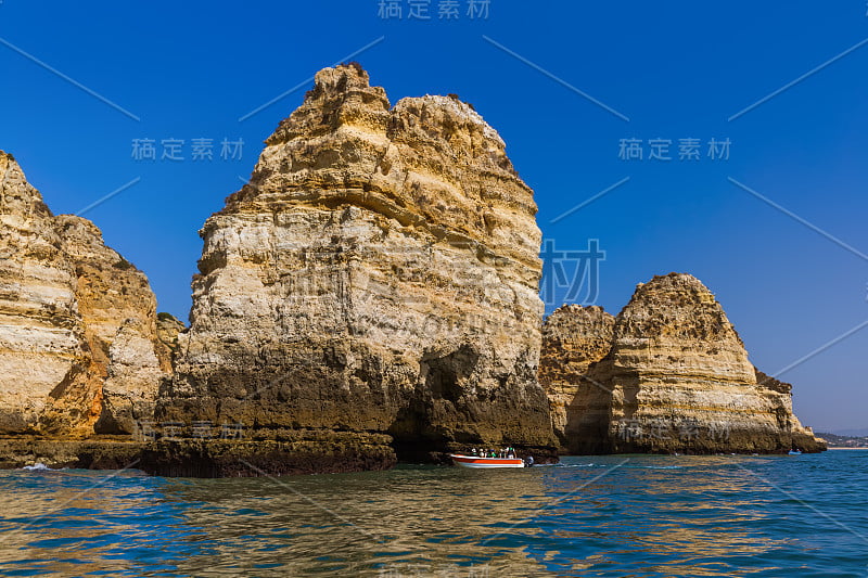 海滩附近的拉各斯-阿尔加维葡萄牙