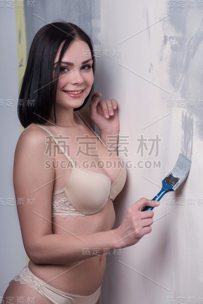 裸体美丽和性感的女士