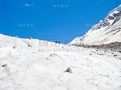 攀登高加索山脉
