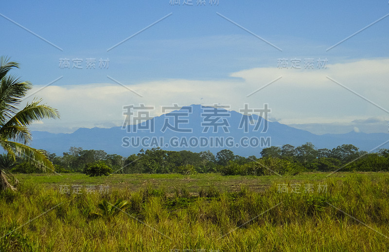 巴拿马大卫镇和巴鲁火山附近的Barqueta海滩。太平洋海岸。中美洲