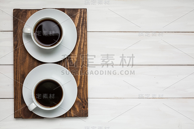 两杯茶或咖啡