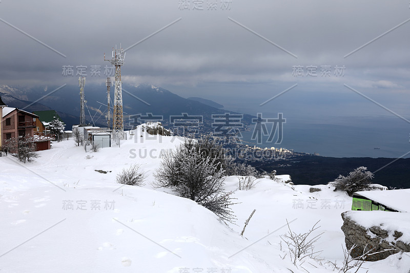 从埃佩特里山顶俯瞰雅尔塔