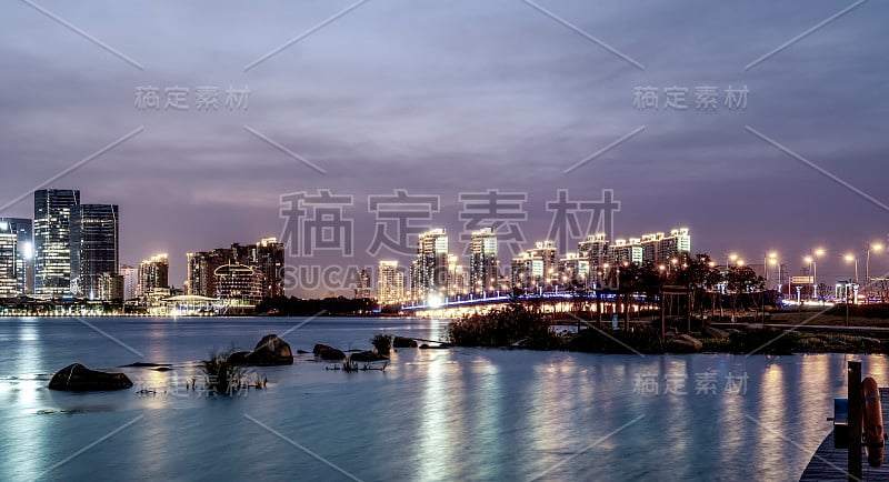 中国苏州现代城市建筑夜景