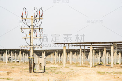太阳能发电厂的电线杆