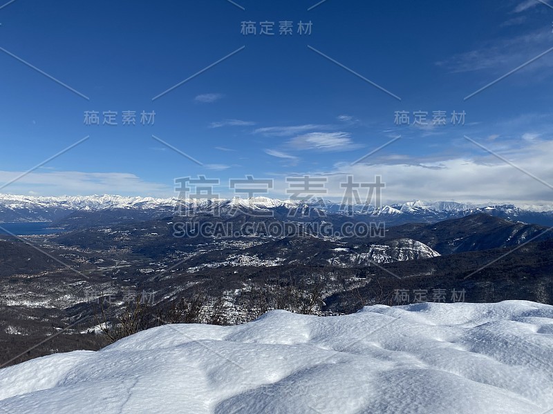 “鲜花广场”，意大利阿尔卑斯山，雪后