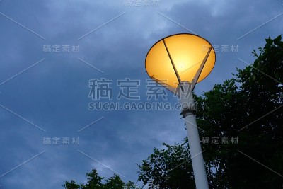 反映了路灯