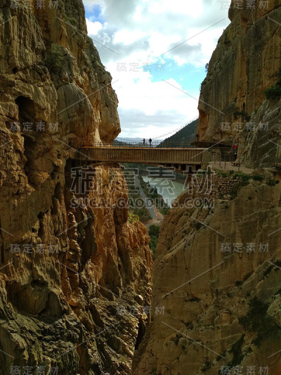 世界上最危险的小径之一“国王之路”(El Caminito del Rey)的广角人行道于2015年