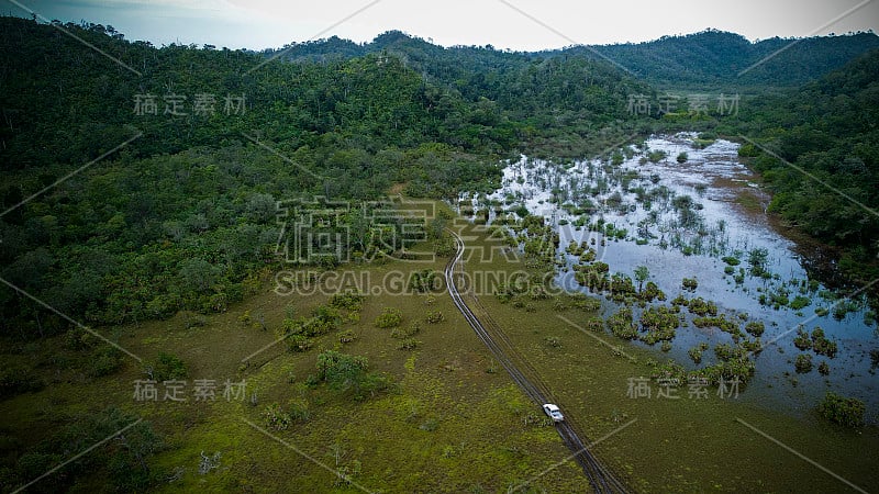 丛林湿地荒野直升机