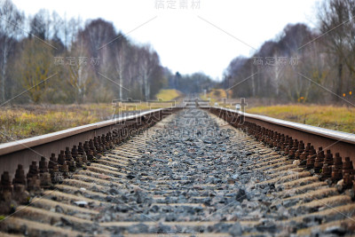 上了铁路。