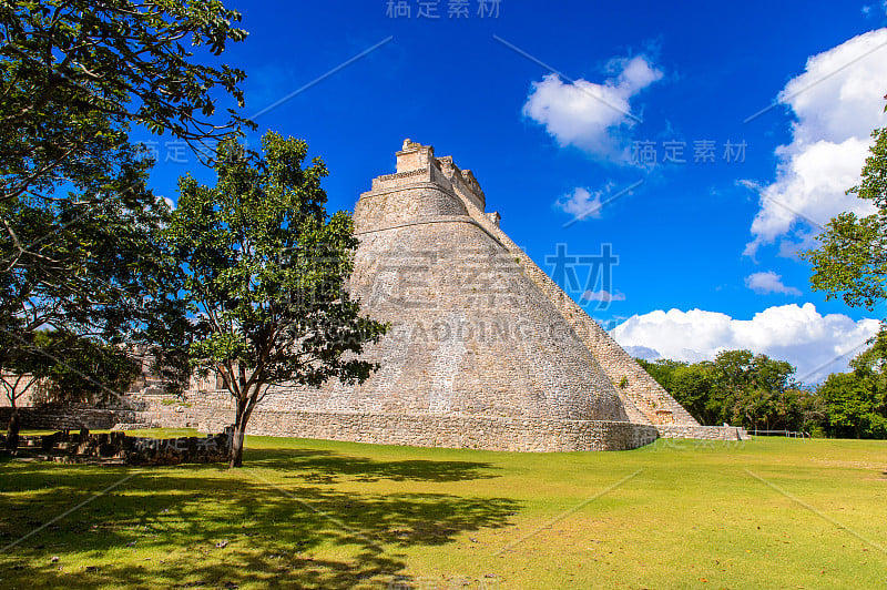 魔术师金字塔，中美洲阶梯金字塔，Uxmal，一个古典时期的古玛雅城市。联合国教科文组织世界遗产