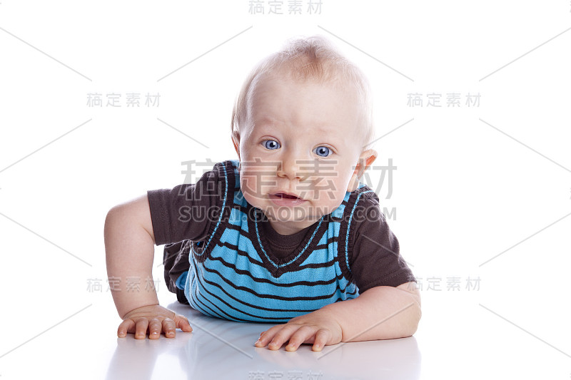 可爱的小男孩的照片