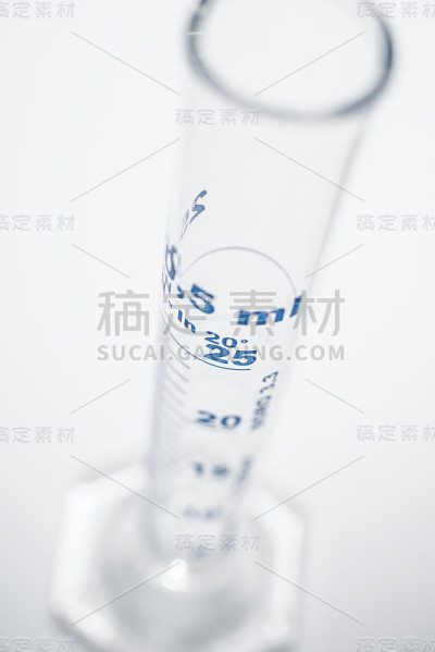 白色化学柱