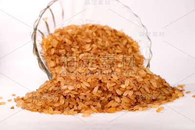近米devzira红色与白色的背景