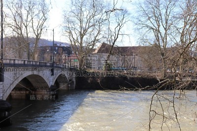 杜布斯河在城市Besançon