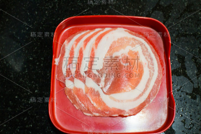 烧锅用的粉色薄猪肉，苏琪