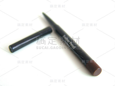 棕色的眼线