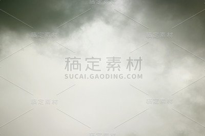 灰色的云