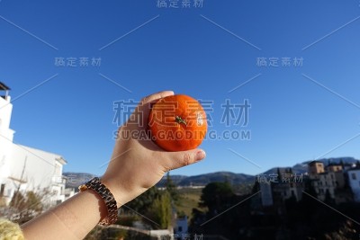 橙色