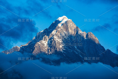 Nupla山。从即将