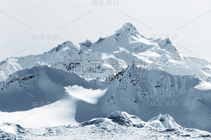 厄尔布鲁士山。欧洲最高的山