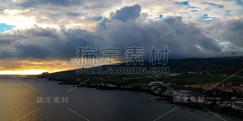 葡萄牙亚速尔群岛Faial岛Guia山的桑塞特景色到波尔图皮姆湾