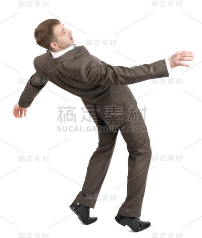 商人几乎后退
