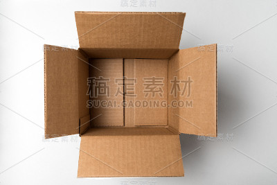 在白色背景上打开正方形的空白框。正上方