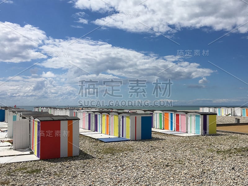 诺曼底勒阿弗尔(Le Havre)色彩缤纷的海滩小屋