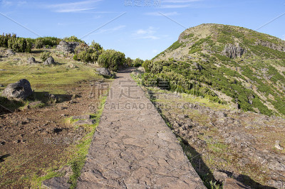 皮科瑞沃徒步旅行，云层之上，令人惊叹的神奇景观，令人难以置信的景色，阳光明媚的天气，低云层，葡萄牙马
