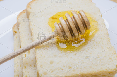 新鲜的蜂蜜和一根棍子