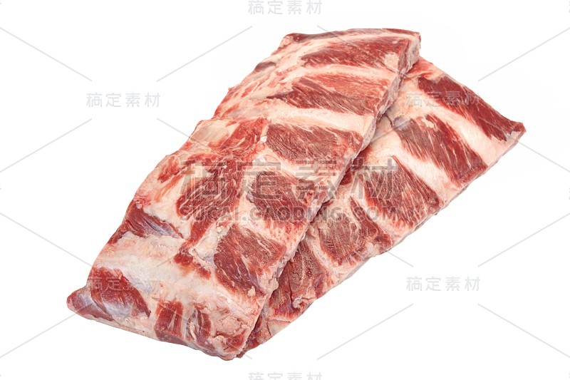 牛肉的肉。生黑安格斯大理石牛排孤立