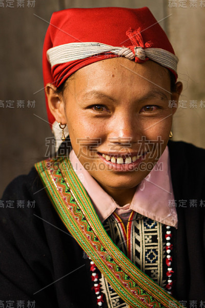 越南少数民族——来自红岛山部落的妇女