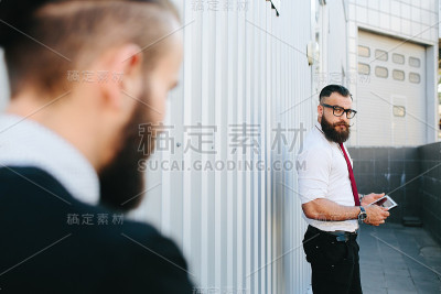 两个商人在工作