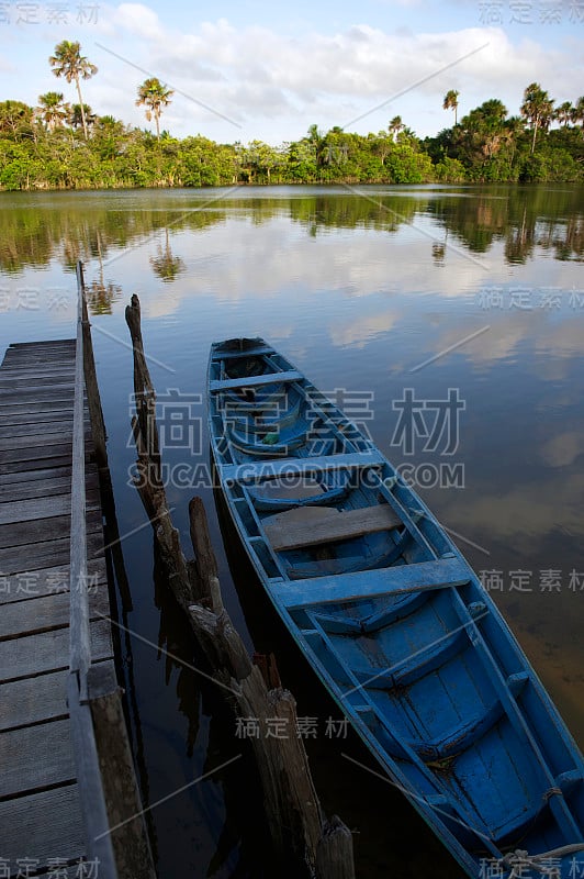 平静的巴西河船坞巴西农村