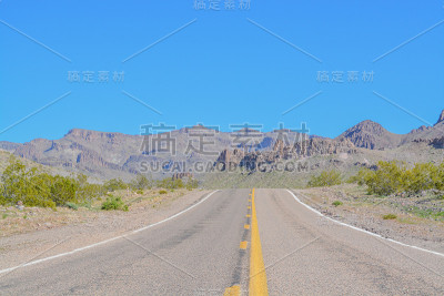 美国亚利桑那州奥特曼附近的66号公路上的黑山山脉