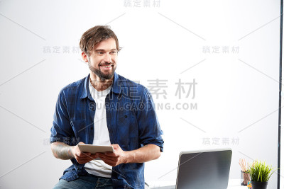 帅哥在线工作