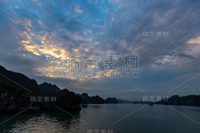 越南下龙湾的日落