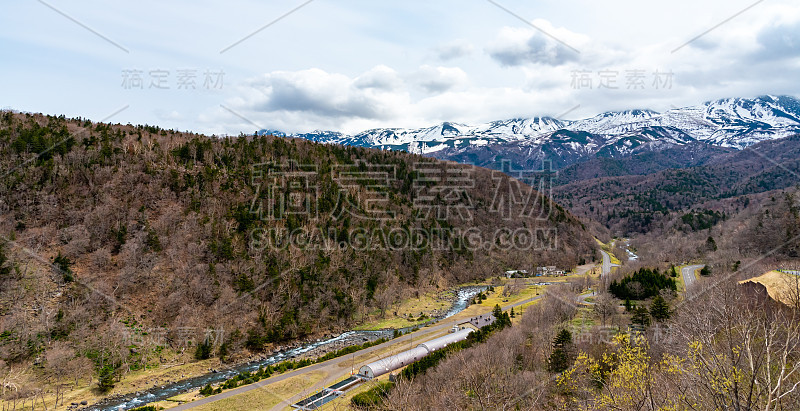 岩别温泉区，春季。日本北海道