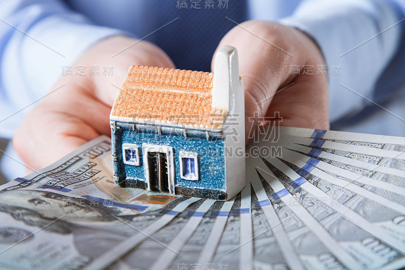 想买新房子的商人