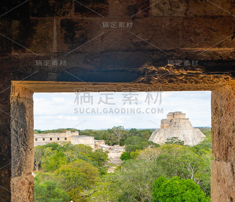 乌克斯马尔:古典时期的一座古玛雅城市。旅行的照片。尤卡坦半岛