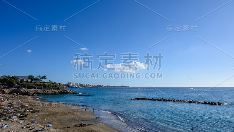 西班牙特内里费岛科斯塔德耶杜克海滩，全年阳光度假胜地，蔚蓝海水，加那利