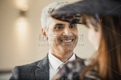 真不敢相信我们的儿子要结婚了