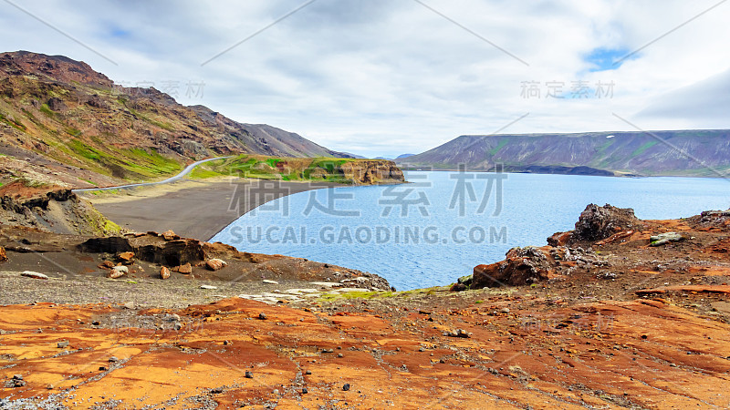 冰岛的地热湖，雷克雅内斯半岛的克莱法瓦特湖。