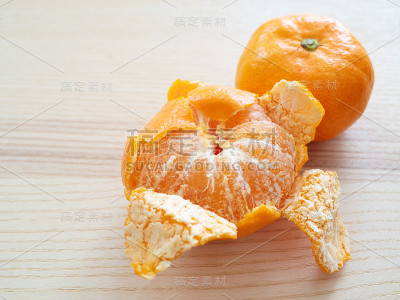 成熟多汁的橘子