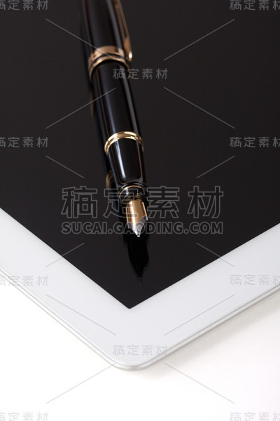 带钢笔的平板电脑