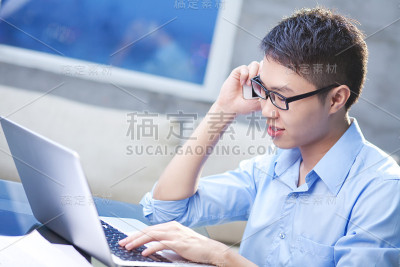 工作在办公室