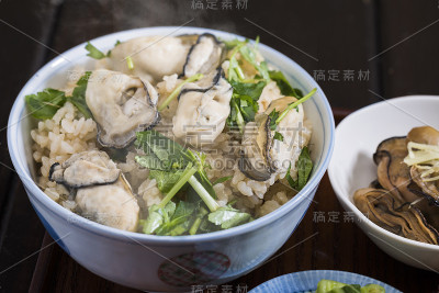 牡蛎煮好的米饭