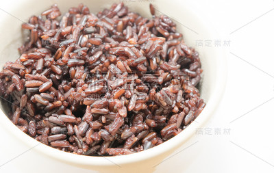 煮熟的泰国rice-berry